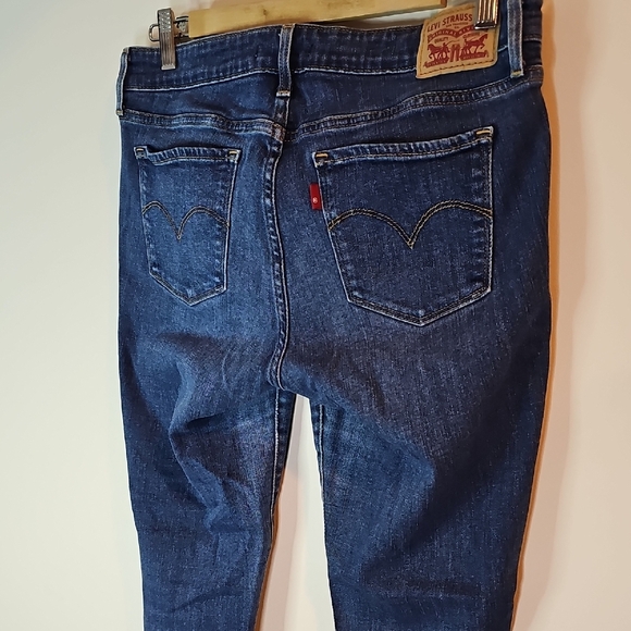 Levi's 711 Blue 31x26 Cropped Ankle Jeans with Tapered Fit - Picture 2 of 13
